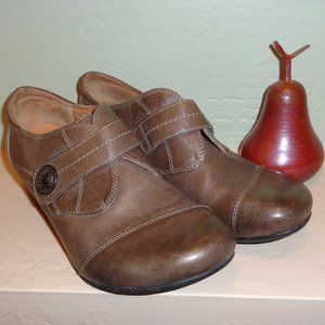 Taos Tan Leather Shoes